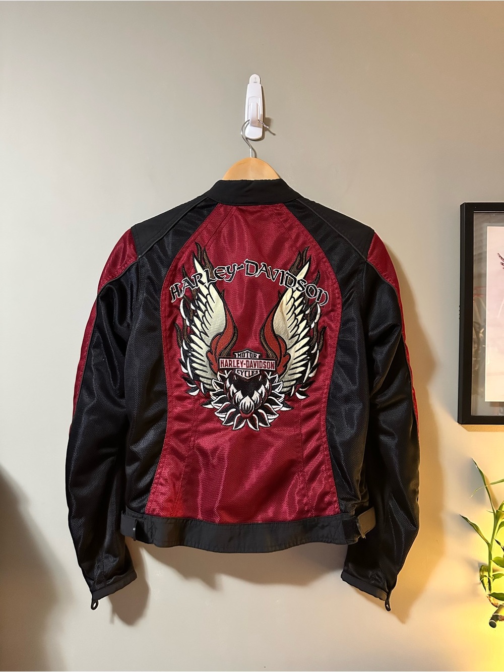 Y2K Harley-Davidson Women's Red and Black Wing Emblem Motorcycle Jacket